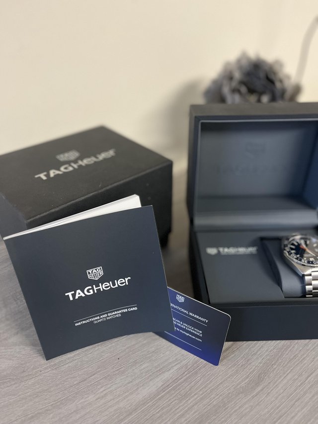 Preview of the first image of TAG Heuer watch waz 1010.