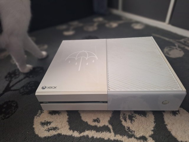 Preview of the first image of Xbox one for sale, looking to sell due to getting a new one.