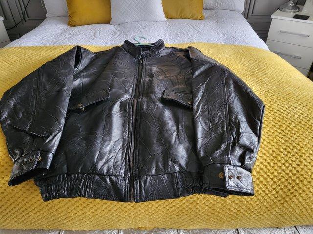 Preview of the first image of MAN'S LEATHER JACKET BRAND NEW.