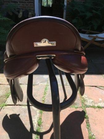 Image 7 of 17.5” BATES brown AP saddle, adjustable gullet, VGC, £500
