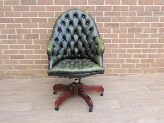Preview of the first image of Wade Chesterfield Directors Chair (UK Delivery).
