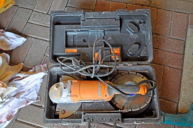Image 2 of Worx 9" angle grinder with box
