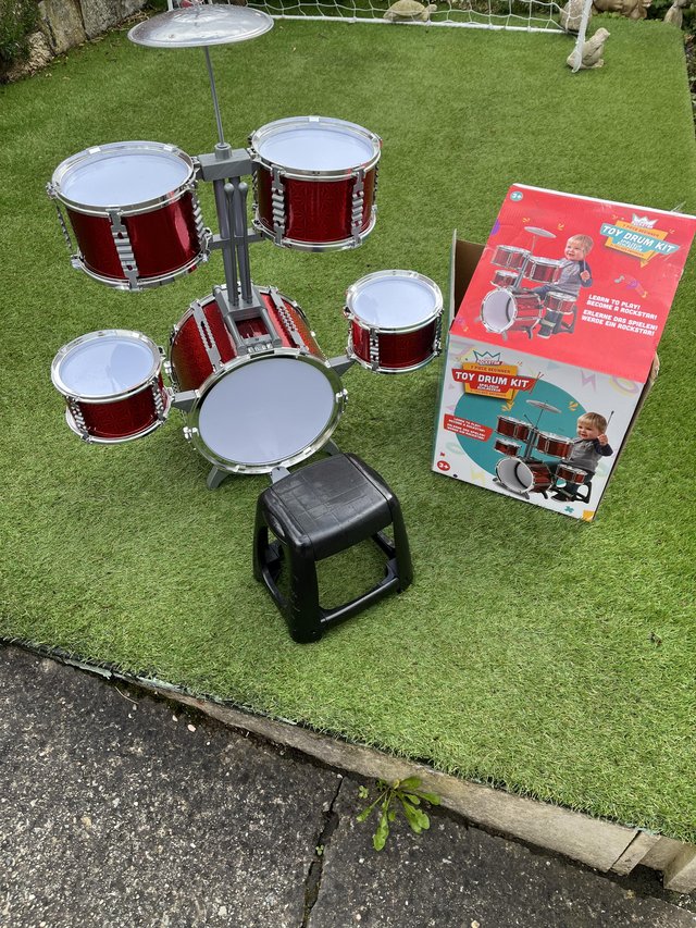 Preview of the first image of Children’s 7 piece drum kit.