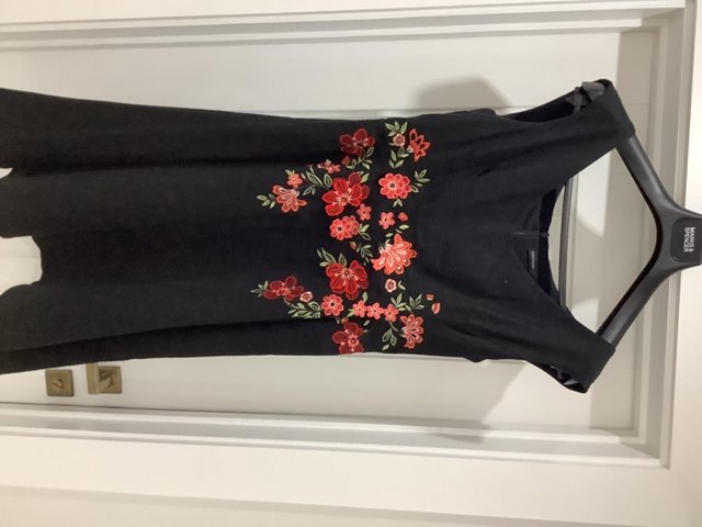 Preview of the first image of Pretty black Karen Millen dress with red flower detail size.