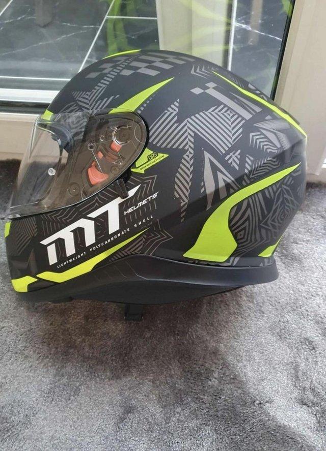 Preview of the first image of MT Thunder 3 Matt Black/Fluo Yellow Motorcycle Helmet XL.