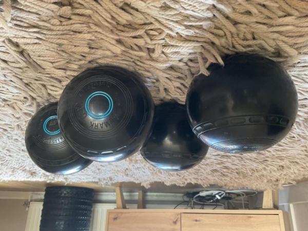 Image 1 of 4 Almark Clubmaster bowling balls