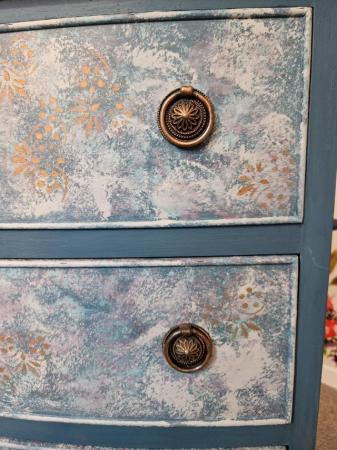 Image 2 of Small chest of drawers in blues & gold