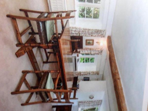 Image 1 of Solid oak dining table and 4 chairs