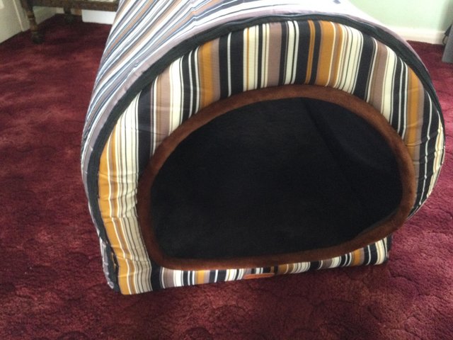 Preview of the first image of Pet House Dog Bed extra large fabric (foam structured).