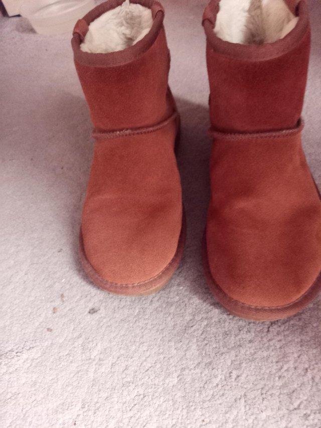 Preview of the first image of Ladies Brown Warm fleece lined Boots..