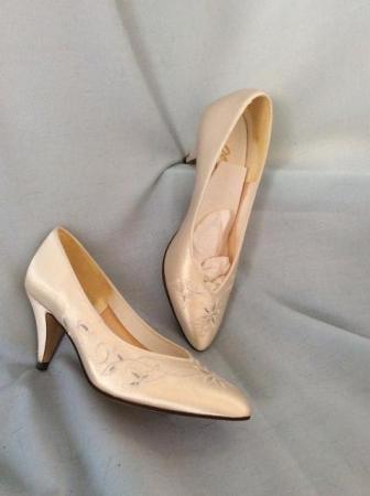 Image 1 of Embroidered wedding shoes in white