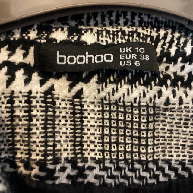Preview of the first image of Boohoo women’s Cotton Black and White Check Jacket Size 10.