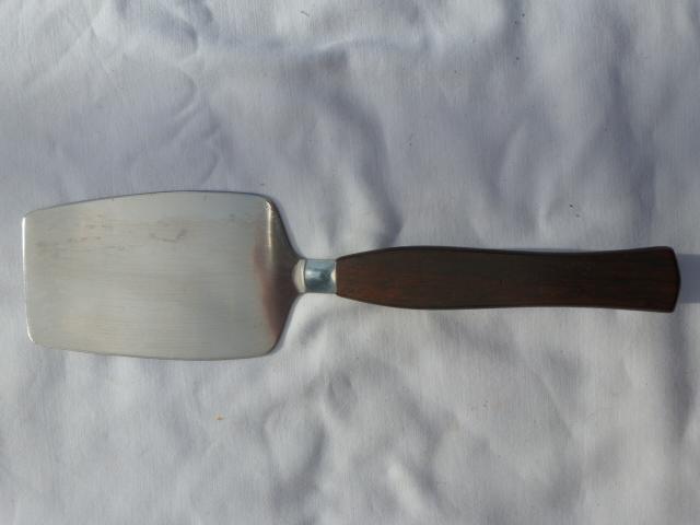 Preview of the first image of Pie or Flan server with wooden handle.