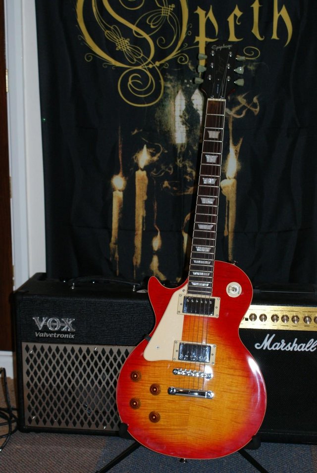 Preview of the first image of EPIPHONE LES PAUL LEFT HANDED.