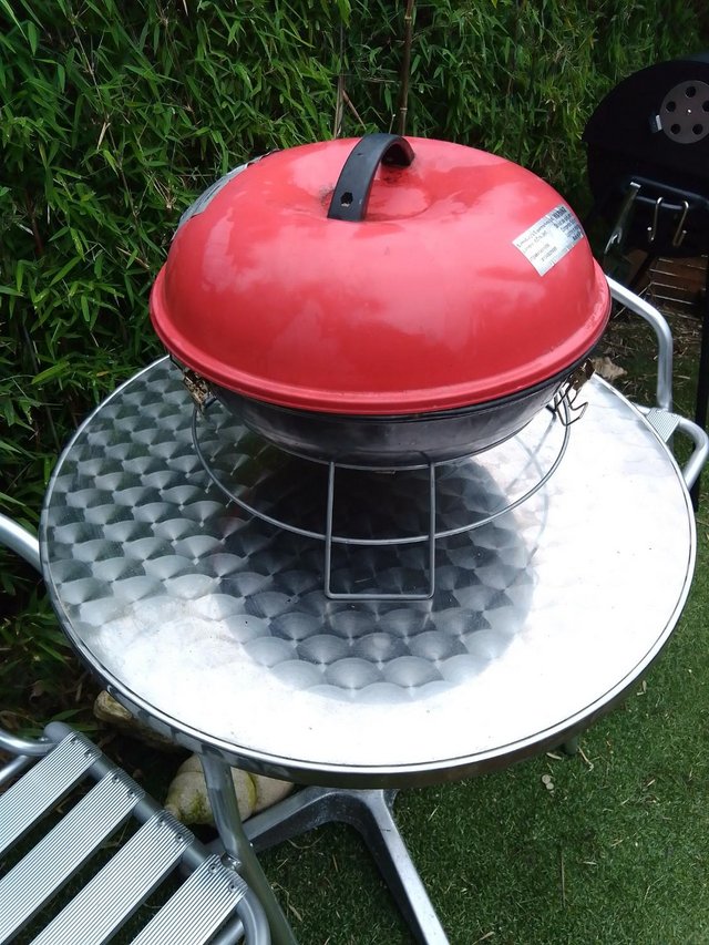 Preview of the first image of Small Barbeque, Round Grill Type.