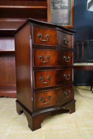 Image 18 of Georgian Style Mahogany Serpentine Drawers Bedside Cabinet