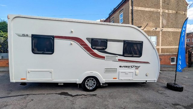 Image 6 of STUNNING SWIFT FREESTYLE - 2017 4 BERTH CARAVAN WITH AWNING