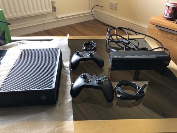 Image 3 of XBOX ONE CONSOLE 500GB inc KINECT & 2 CONTROLLERS