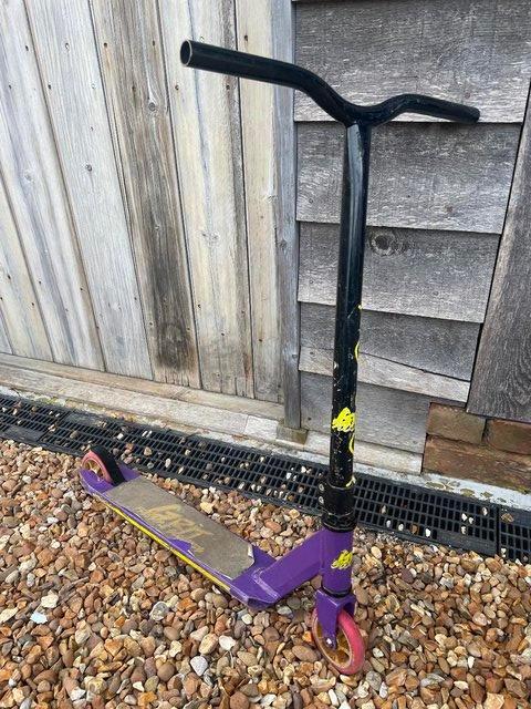 Preview of the first image of Grit stunt scooter..............