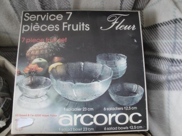 Image 3 of Arcoroc Patterned Glass 7-piece Fruit or Salad Bowls