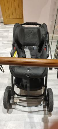 Image 2 of Ickle bubba V3 all in one travel system with isofix car seat