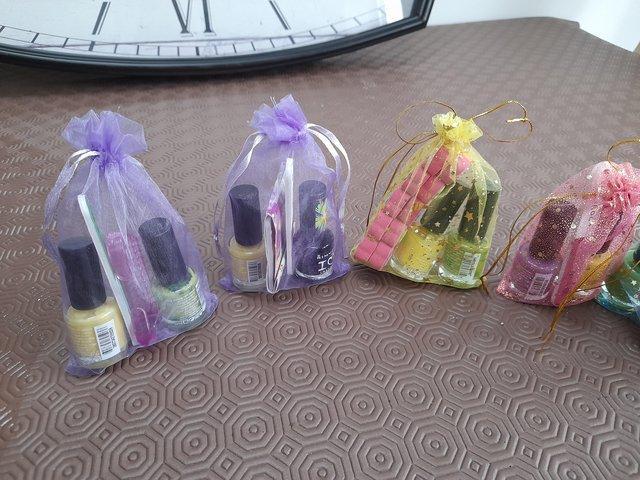 Preview of the first image of Rimmel nail varnish - gift bags.