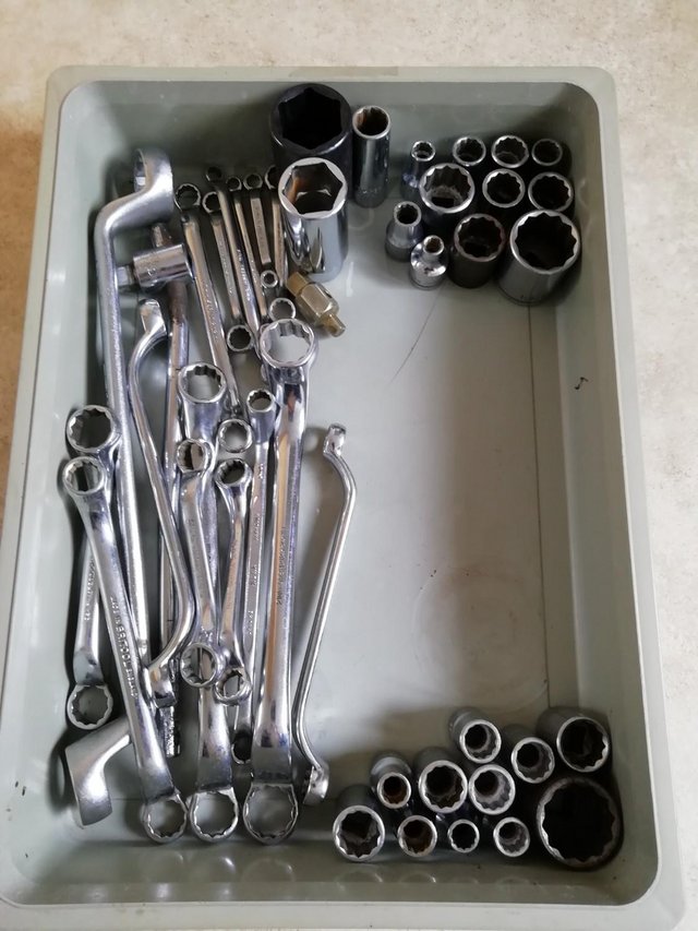 Preview of the first image of Assortment of ring spanners and sockets.
