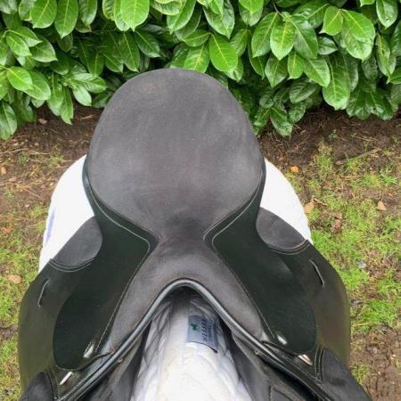 Image 6 of Thorowgood T4 17" compact saddle (S3005)