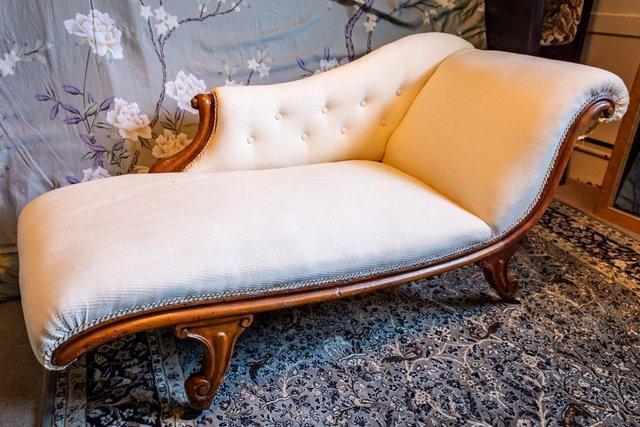 Image 1 of Victorian Style Vintage Chaise Longue Solid Wood Fabric