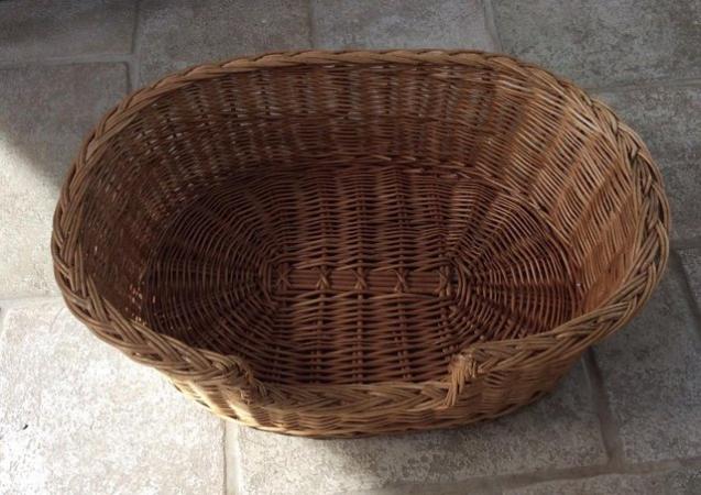 Image 4 of Excellent condition Wicker cat basket and cat tower
