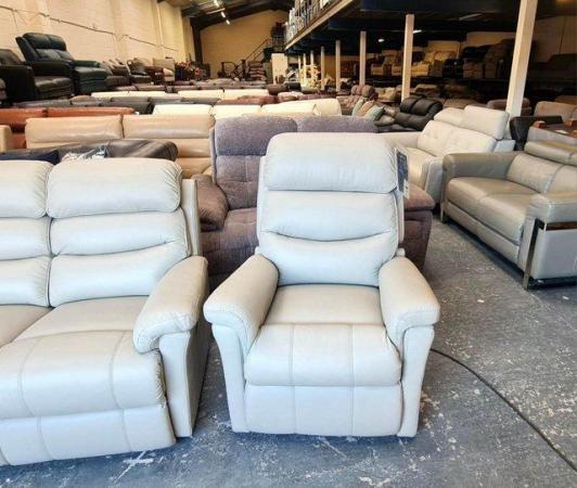 Image 8 of La-z-boy Tulsa grey leather 2 seater sofa and 2 armchairs