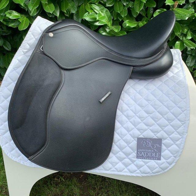 Preview of the first image of Wintec 500 VSD 16.5 inch saddle.