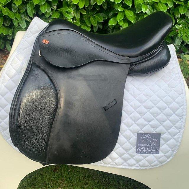 Preview of the first image of Thorowgood T4 17  inch cob saddle.