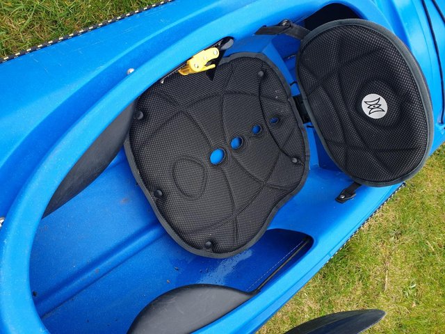 PERCEPTION TOURING KAYAK WITH PADDLE AND LIFEJACKET — photo 2 of 3