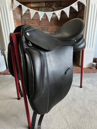 Image 3 of 17.5in Albion Platinum Dressage Saddle