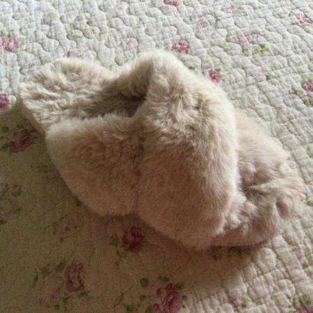 Image 4 of Almost New Fluffy Cream Cross Front Slippers, sz 5-6