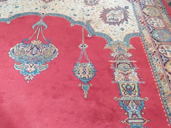 Image 1 of Silk Vintage carpet good condition