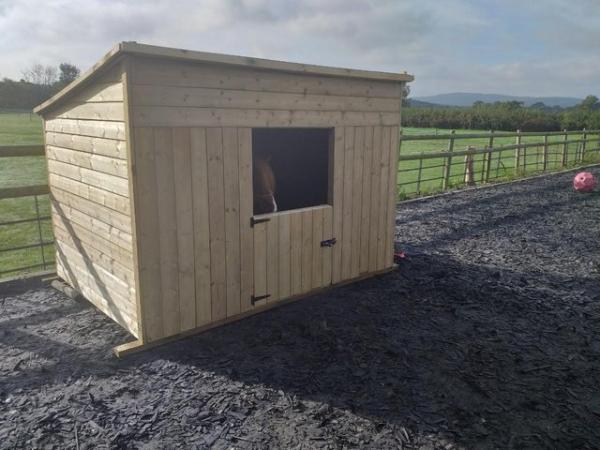 Image 11 of 8ft x 5ft x 5'6'' field pony shelter