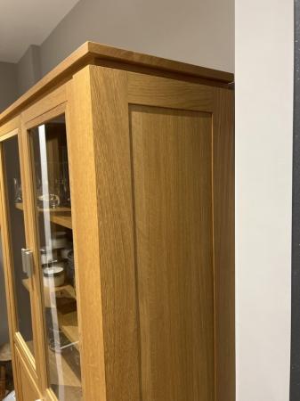 Image 2 of Solid oak unit with two shelves and glass doors