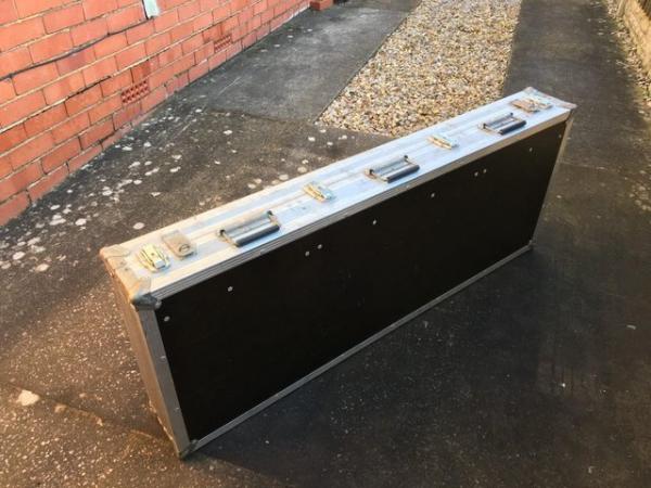 Image 2 of For sale: Flight case for an electric piano or keyboard