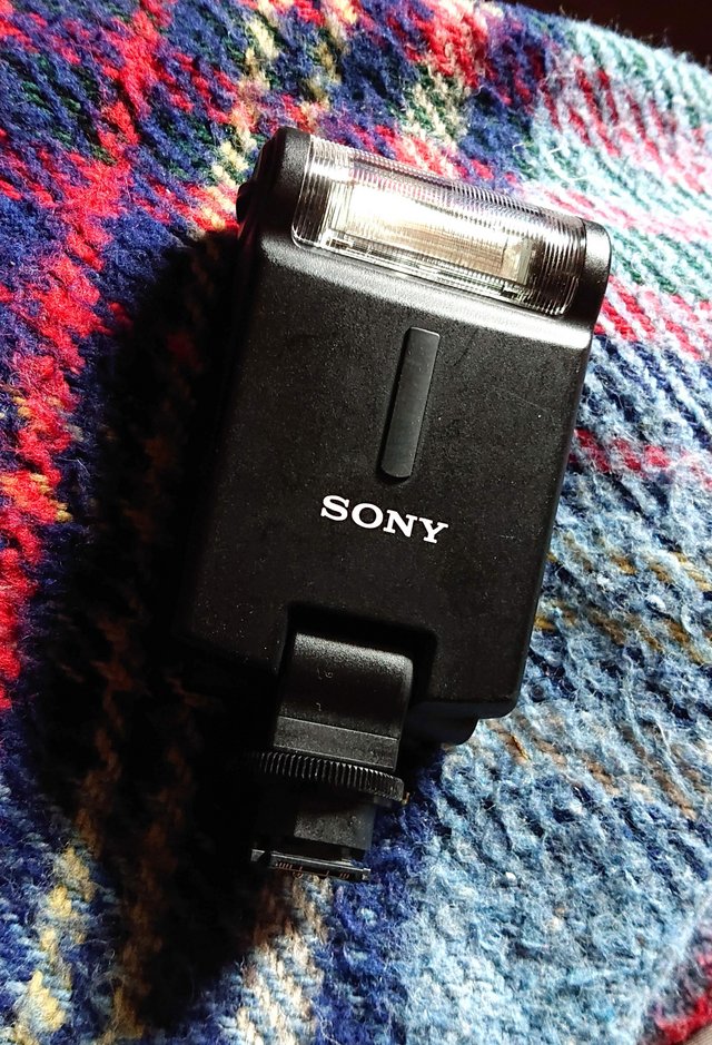 Preview of the first image of Sony HVL-F20M Pocket Flashgun.
