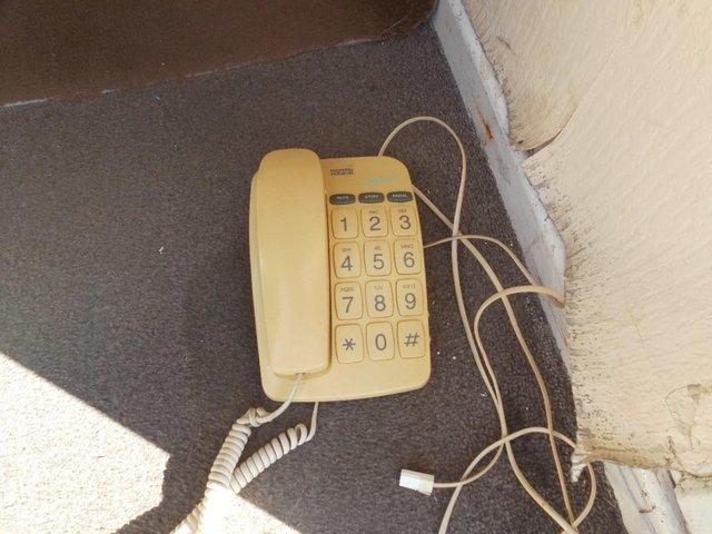 Preview of the first image of telephone landline big buttoned.