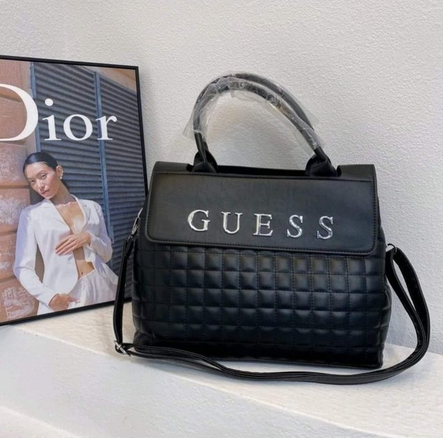 Preview of the first image of WOMANS GUESS BAG BLACK LARGE.