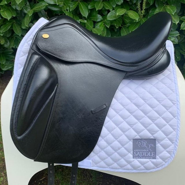 Preview of the first image of Kent & Masters 17.5” S-Series Dressage Surface Block saddle.