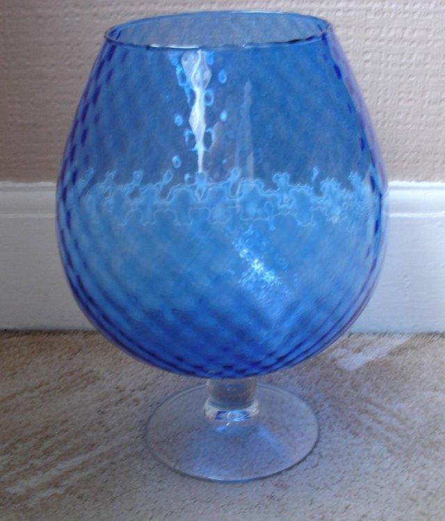 Preview of the first image of LARGE BALLOON GLASS VASE REDUCED.