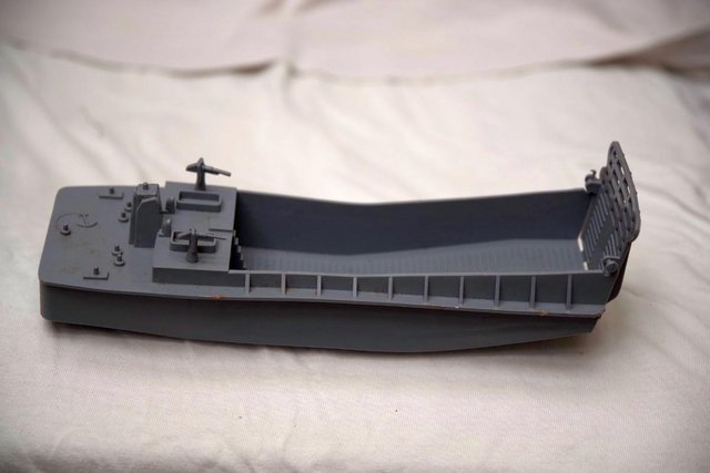 Image 3 of Airfix HO/OO scale Landing Craft with box