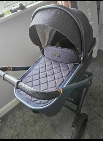 Image 3 of Venicci tinum 2.0 travel system limited edition navy.