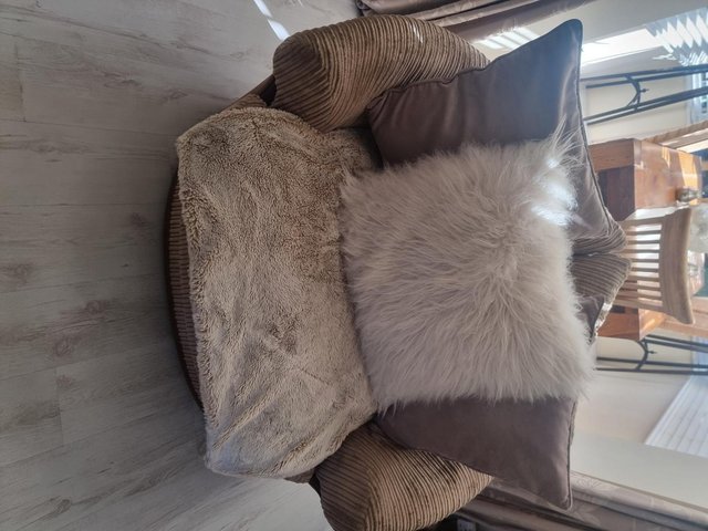 L SHAPE CORNER SOFA COST £3500 NEW — photo 3 of 3