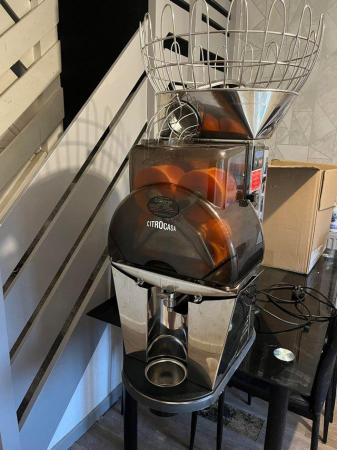 Image 2 of Orange juicer machine  for cafe or shop