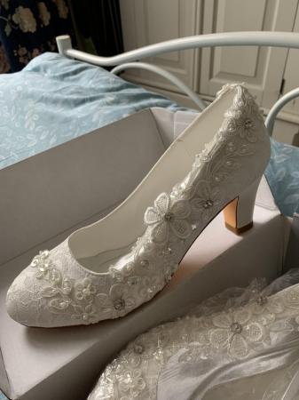 Image 1 of Bridal shoes with pearls and diamanté white